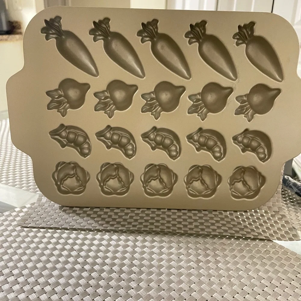 William Sonoma Garden Patch Plaque